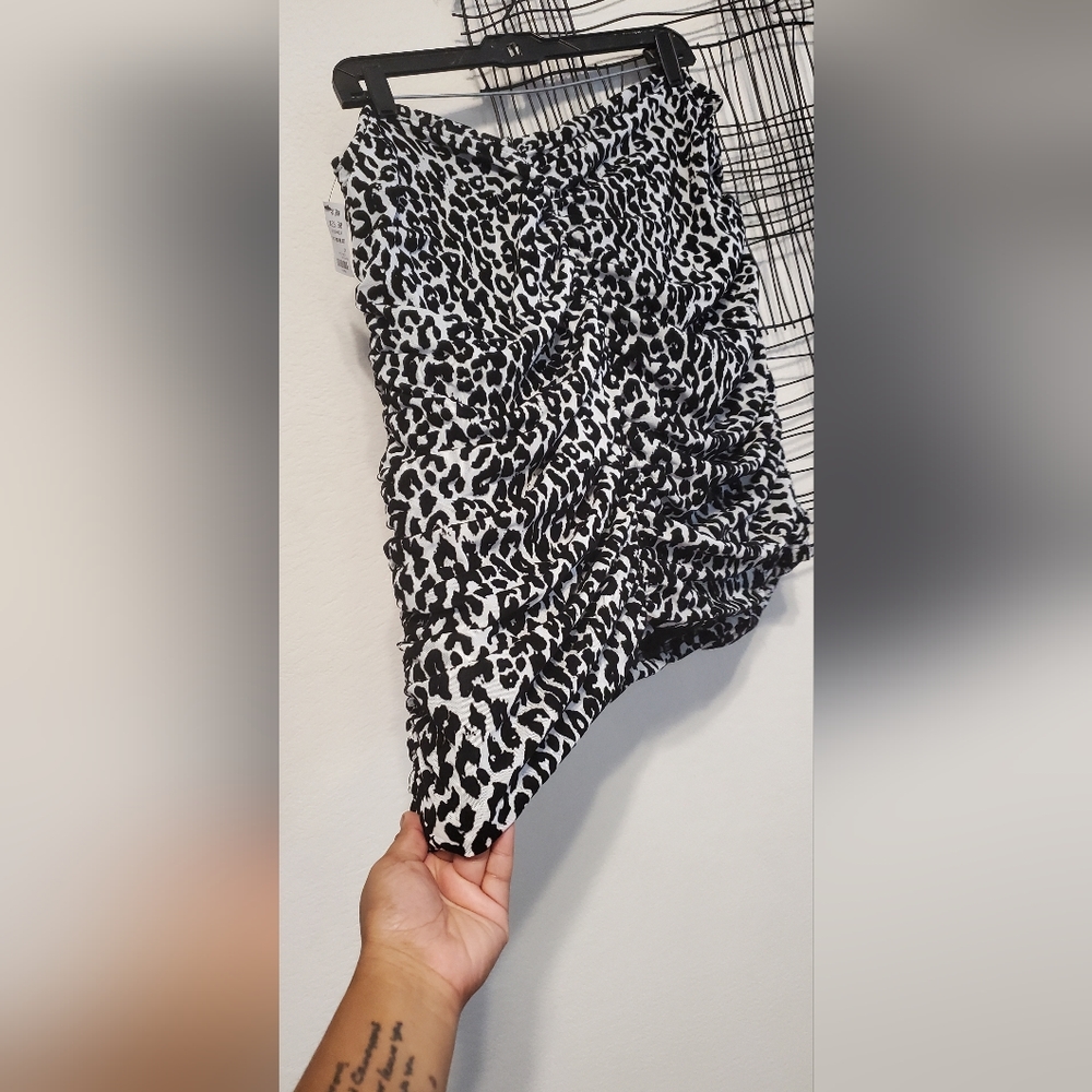 Rouched mini skirt 1x black and white cheetah print